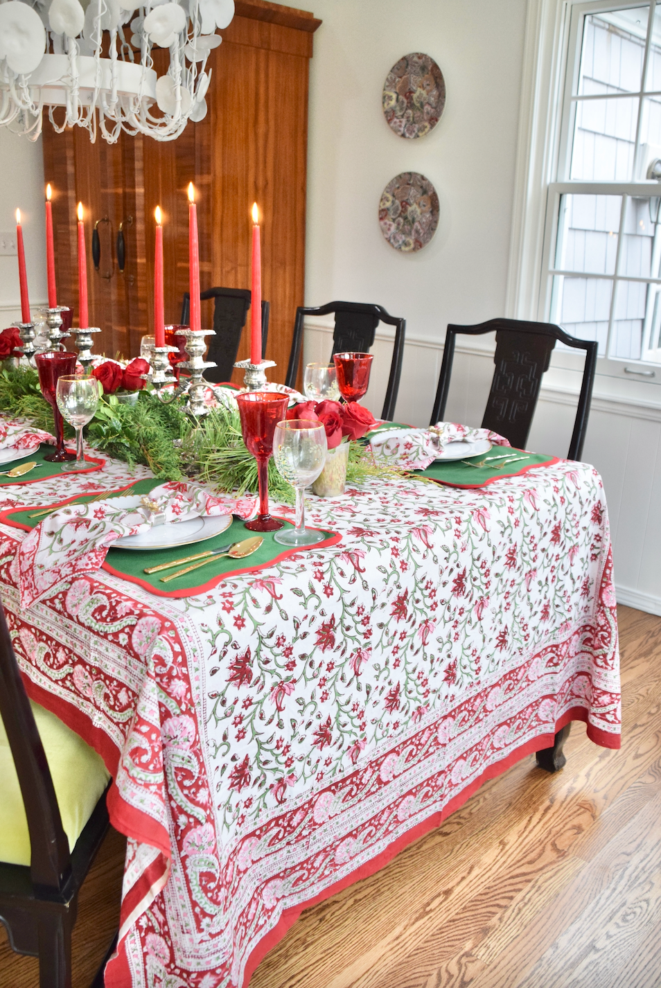 Holiday Vine Table Linens