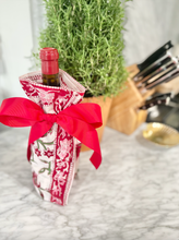 Load image into Gallery viewer, Holiday Vine Table Linens
