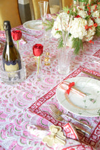 Load image into Gallery viewer, Holiday Scallop Table Linens
